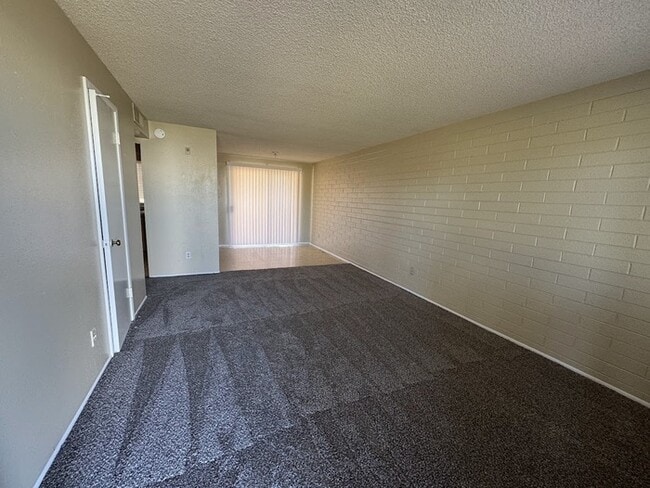 Foto del edificio - Holiday Gardens Townhome