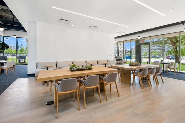 Building Photo - 1 bedroom in Chicago IL 60612