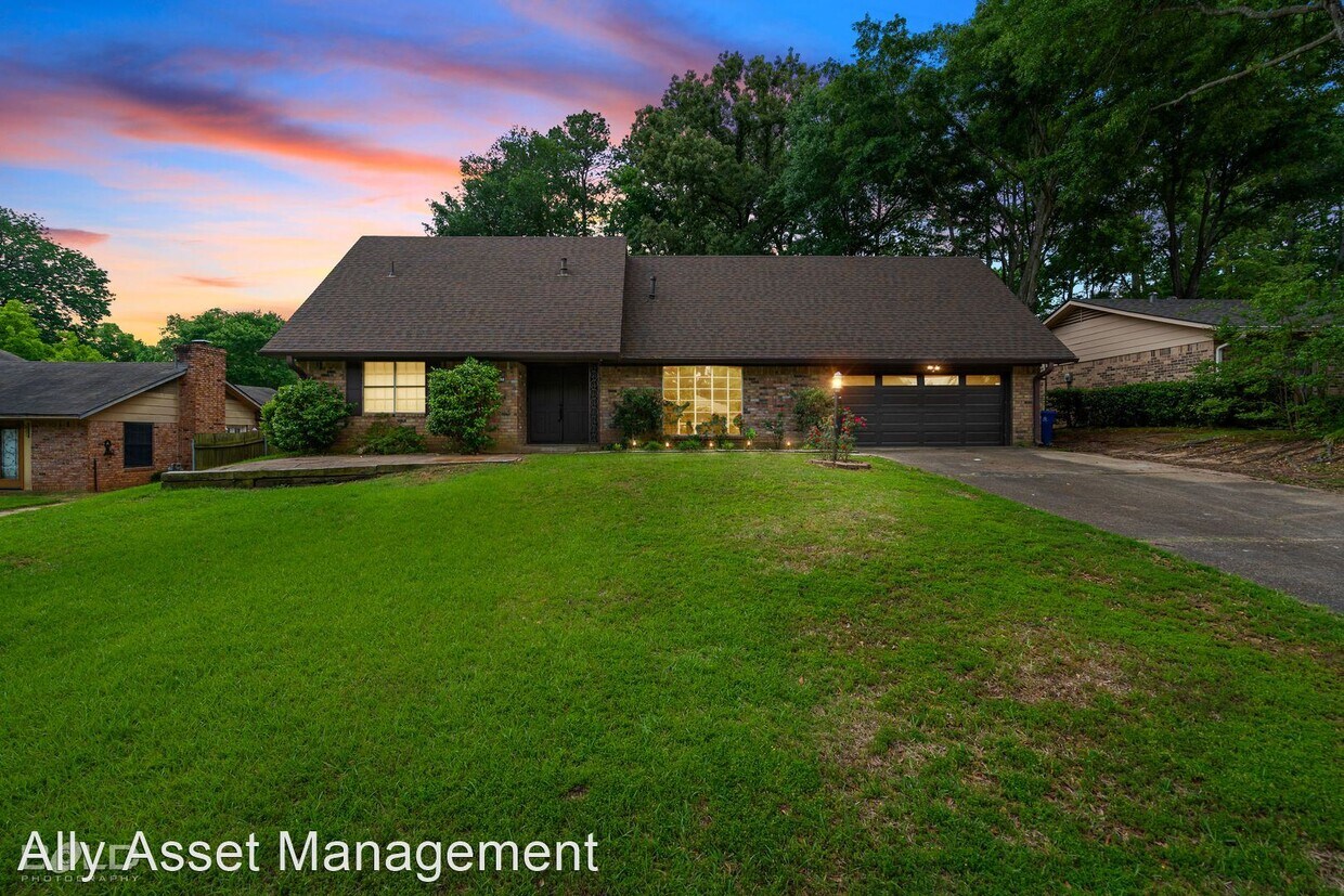 Primary Photo - 5 br, 2 bath House - 867 Belden