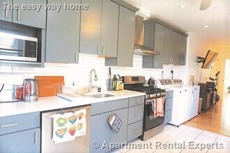 Building Photo - 27-29 Lambert St Unit #2L