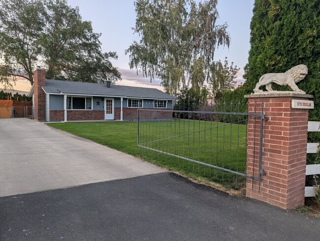 Building Photo - 13701 Douglas Rd