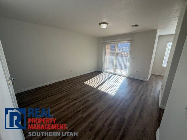Foto del edificio - Northview Commercial Park Townhome