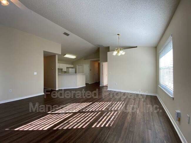 Foto del edificio - 2615 Creek Ridge Dr