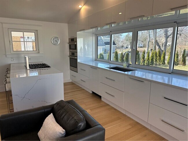 Building Photo - 76 Memorial Blvd