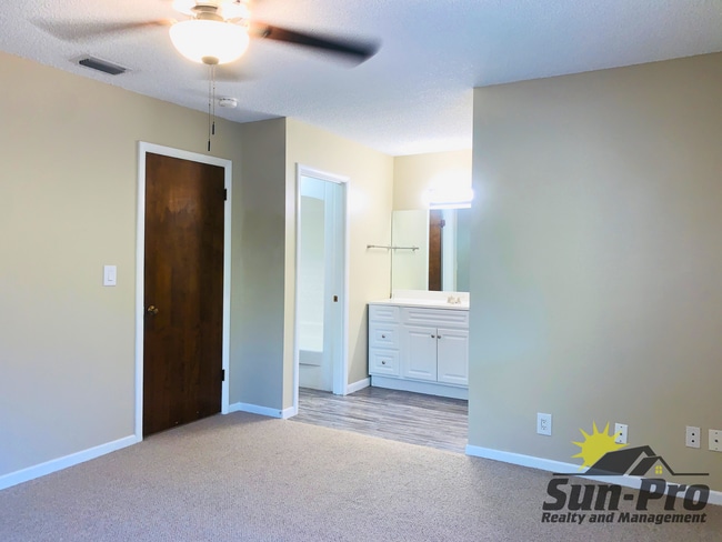 Building Photo - 136 Pine Cone Trl