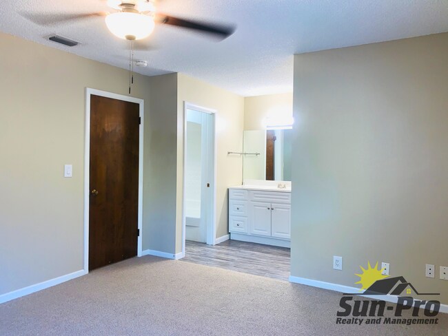 Foto del edificio - 136 Pine Cone Trl