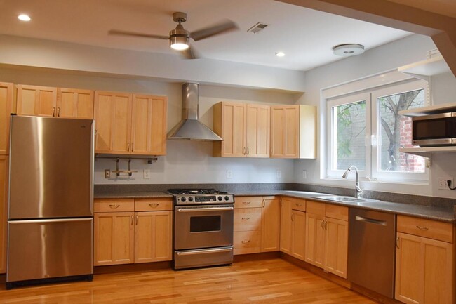 Kitchen w room for dining table - 1004 Euclid St NW