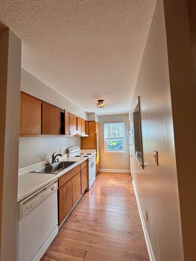Foto del edificio - 2518-207 Avent Ferry Road