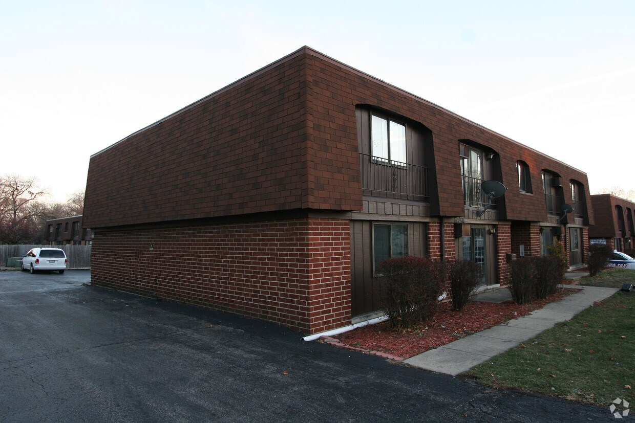 329 N Ardmore Ave, Villa Park, IL 60181 Apartments in Villa Park, IL