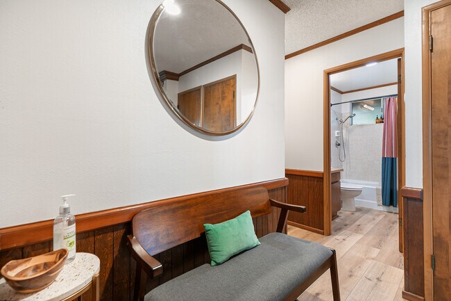 Building Photo - 26609 Valley View Dr