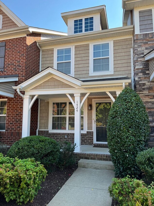 Foto principal - Charming 2BR/2.5BA Townhome in Villages of...