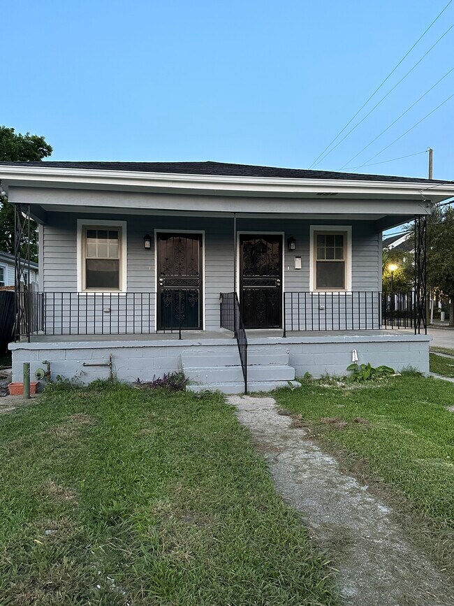 Front - 4101 Gibson St