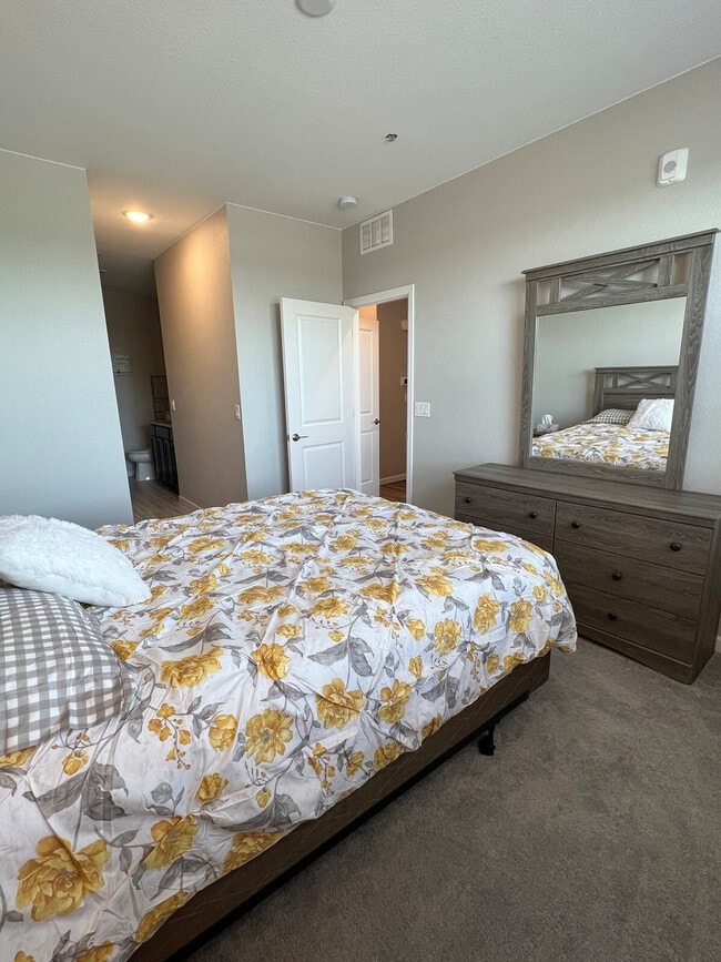 Foto del edificio - 1801 S Dunkirk St