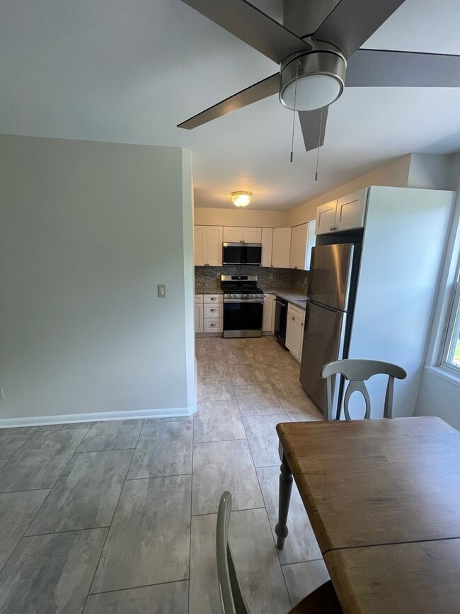 Foto del edificio - 3 Bed 1.5 Bath Updated Townhouse in Manche...