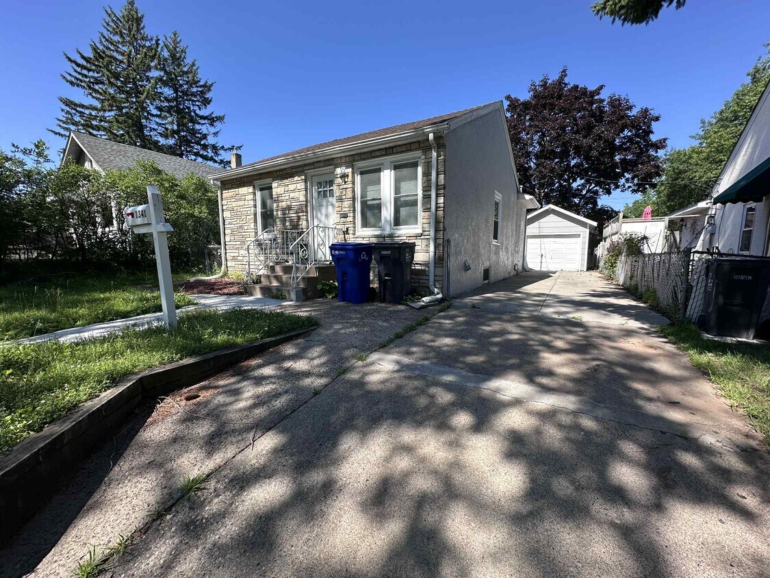 Foto principal - 1341 Hazel St N