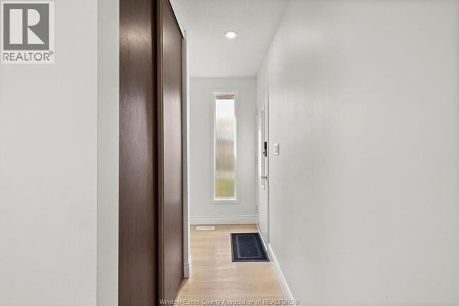 Building Photo - 1497 Bayswater Crescent