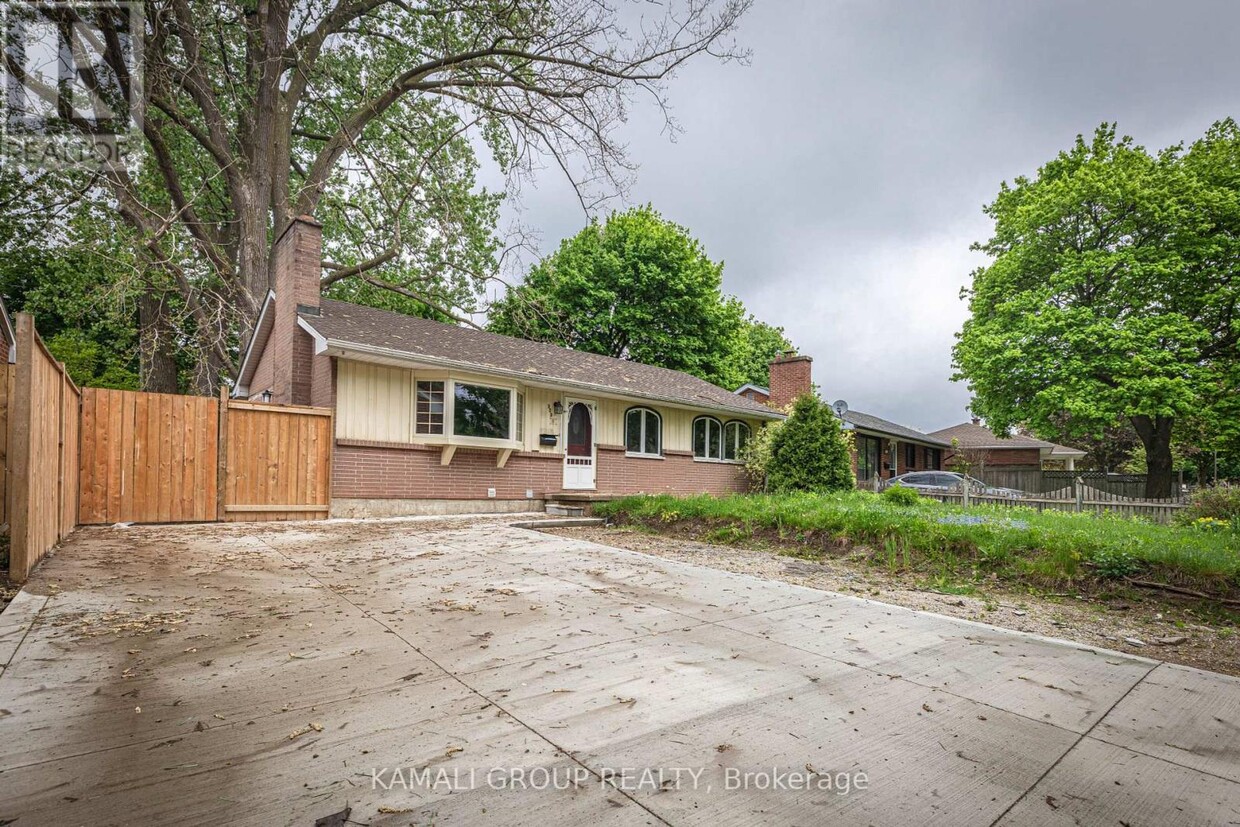 Photo principale - 323 Tweedsmuir Ave