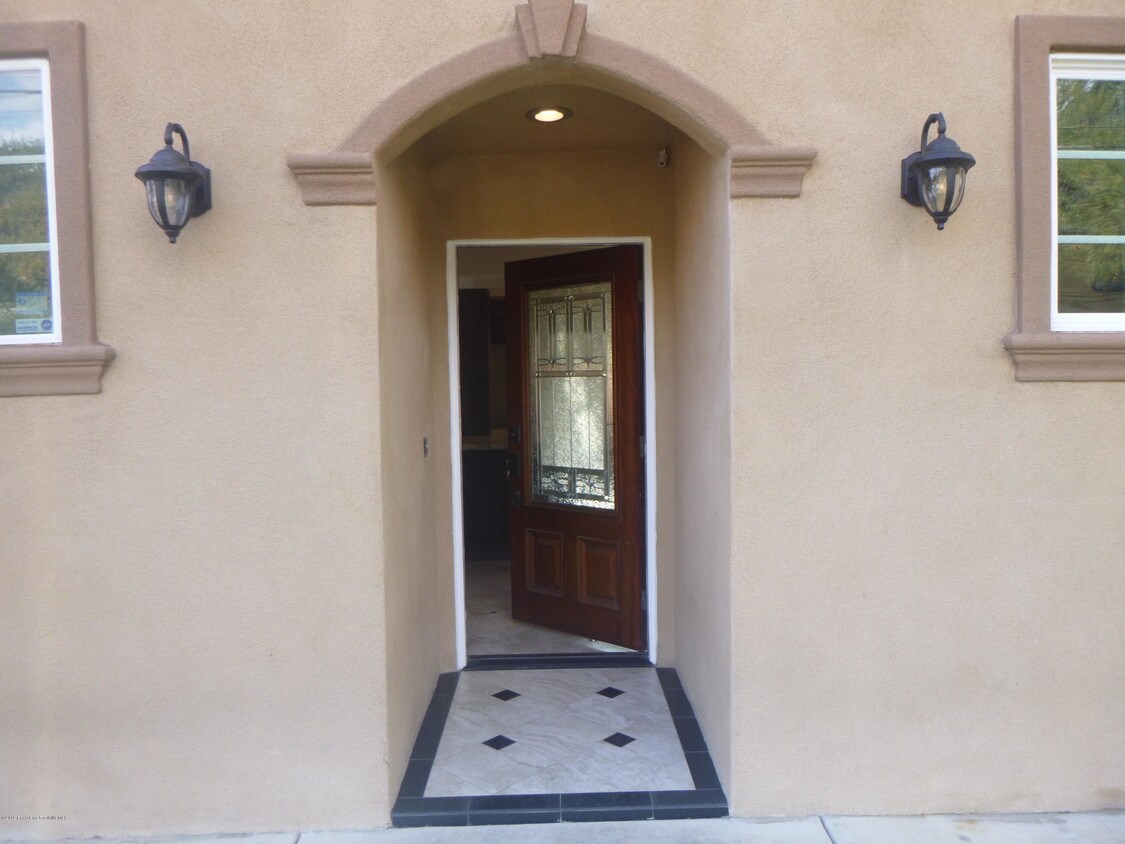Foto principal - 770 W Altadena Dr