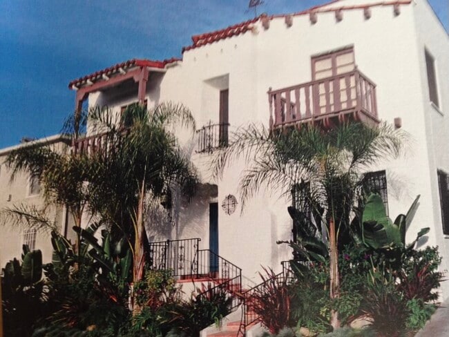 Building Photo - 320 N Genesee Ave