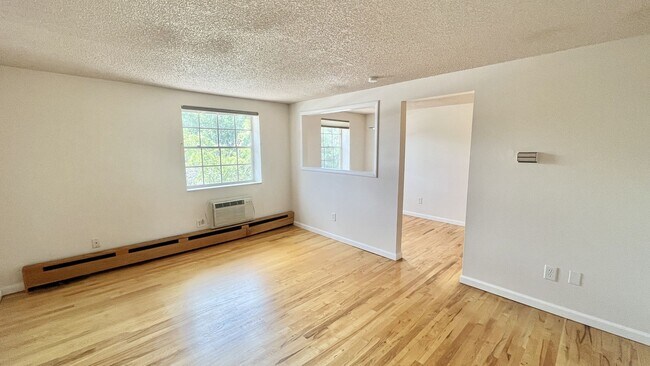 Building Photo - 1 bed/1 bath condo near Wash Park