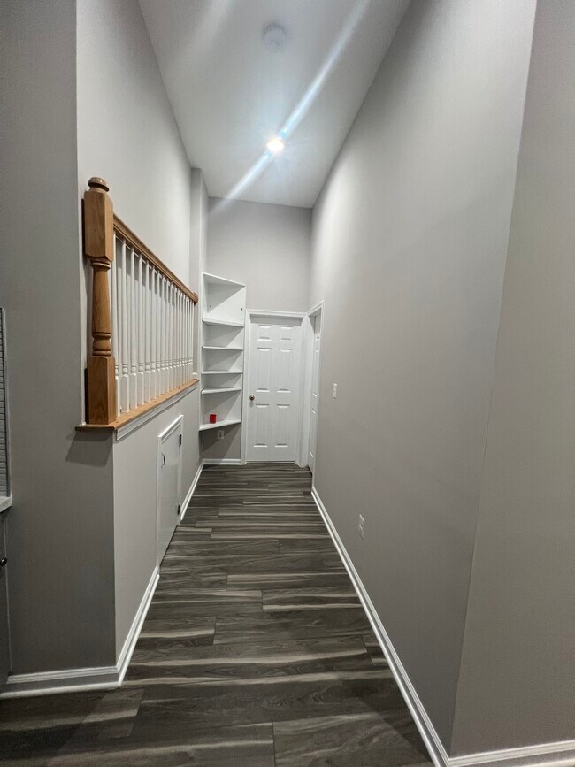 Building Photo - 6255 Shackelford Terrace