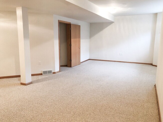 Building Photo - Verona Schools! Awesome 2BR/2BA townhouse-style condo for rent on West Side!