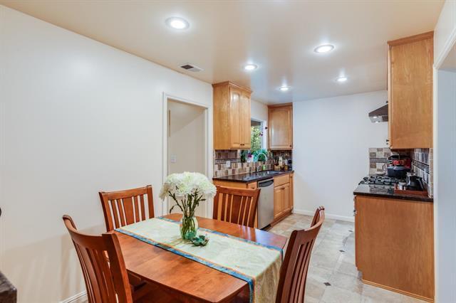Building Photo - 3262 Moorpark Ave