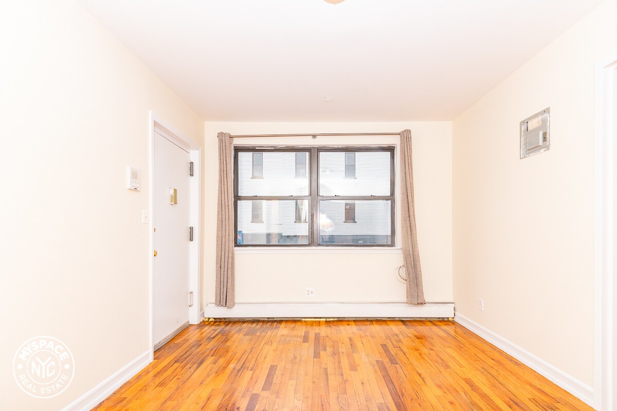 Primary Photo - 150 Stanhope St