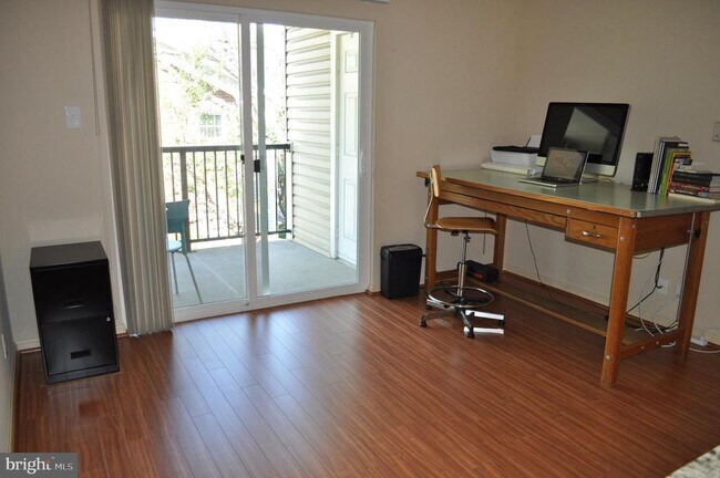 Foto del edificio - 3306 Wyndham Cir