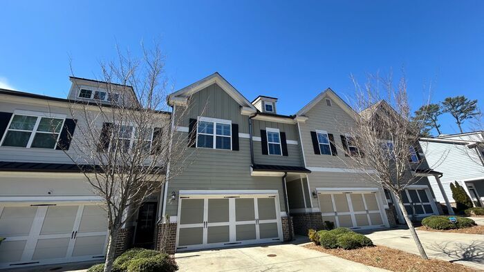 Foto principal - Gorgeous Sandy Springs Townhome, Hardwoods...