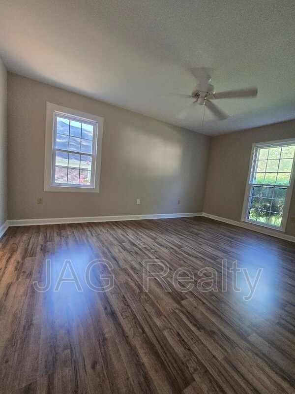 Foto del edificio - 9409 Radner Ln