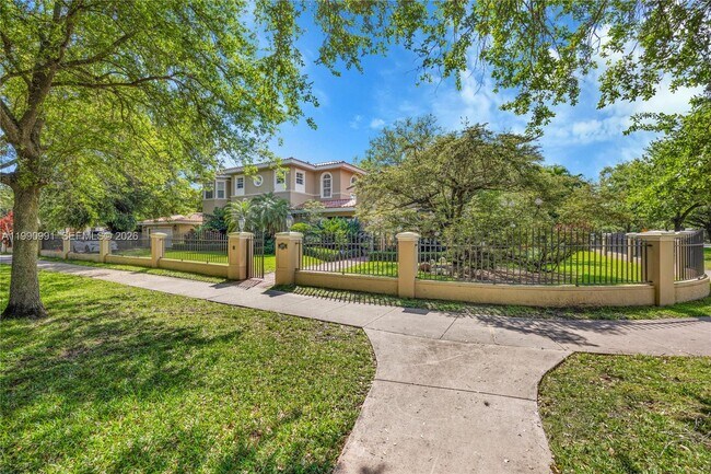 Foto del edificio - 6200 Granada Blvd