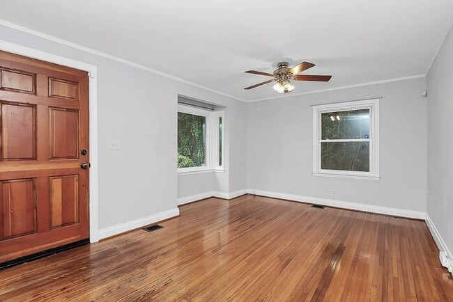 Building Photo - Charming 2BD/1BA Bungalow in Bradley Hills!