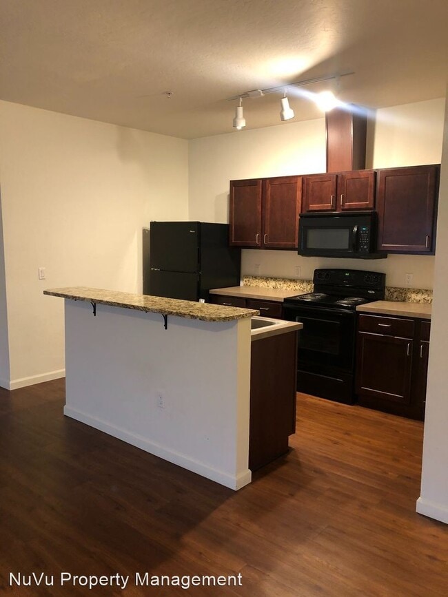Building Photo - 1065 W Rustic Lodge Dr