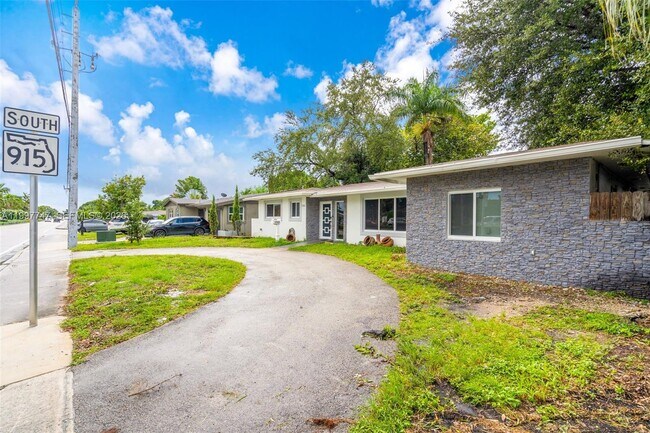 Foto del edificio - 17930 NE 6th Ave