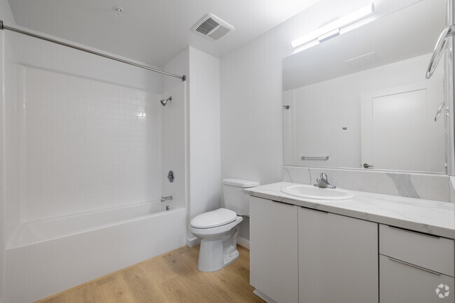 1BR, 1BA - 450SF - Bathroom - Haven on Orange