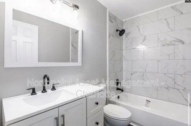 Building Photo - 1120 Waverly Pl Dr