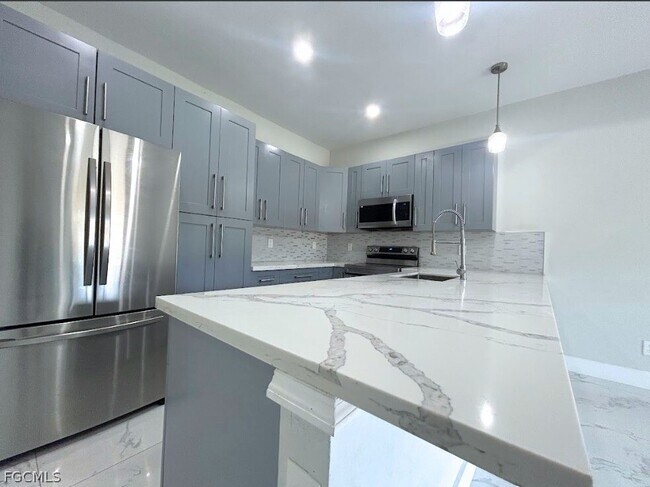 Foto del edificio - 398 Pennfield Ave