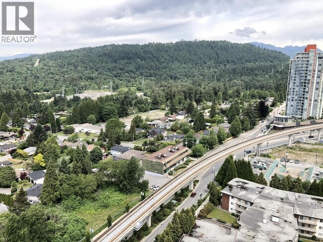 Building Photo - 652 Whiting Way