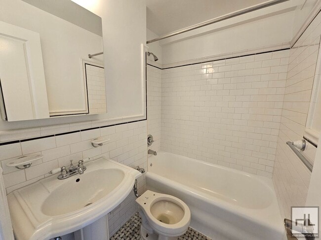 Building Photo - tudio Apartment in West Village | 13th Flo...