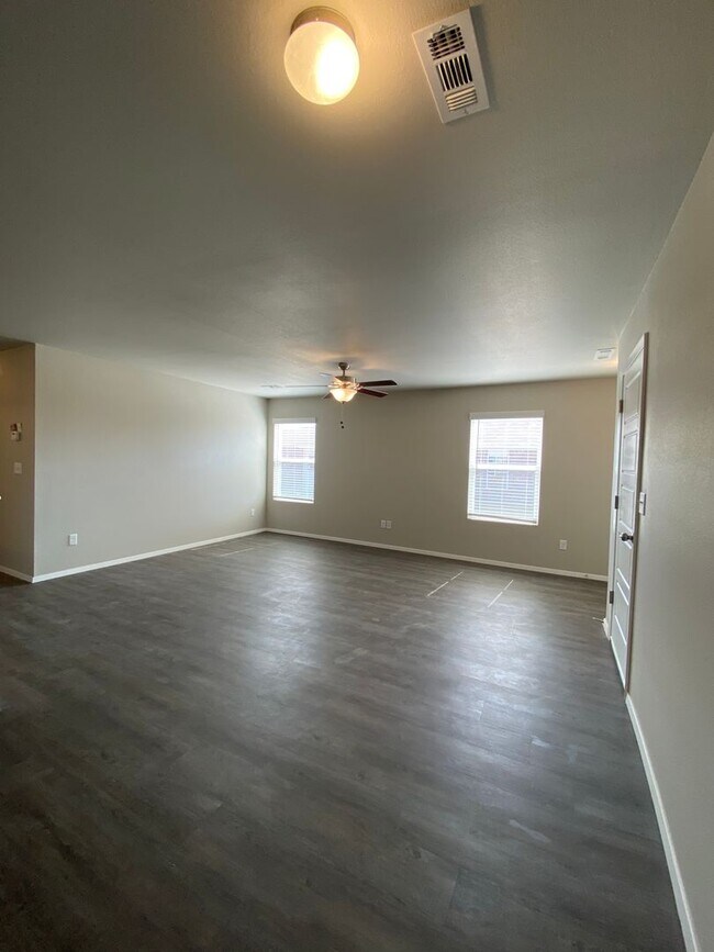 Foto del edificio - *Pre-leasing* Three Bedroom | Two Bathroom...