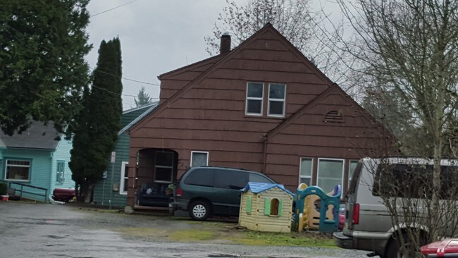 Building Photo - 309 SE Dayton Ave