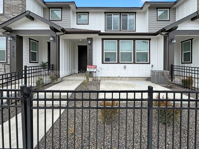 Building Photo - 4120 W Perspective St