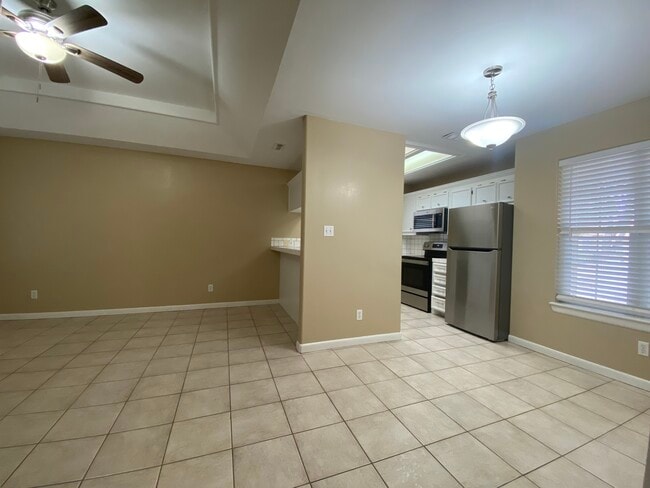 Building Photo - 1209 Swallow Ave