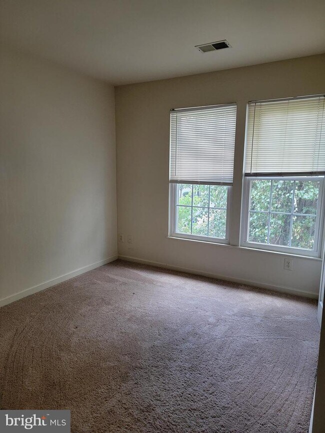 Foto del edificio - 7414 Gadsby Square