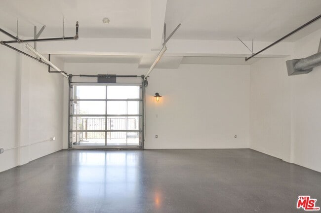 Building Photo - 200 N San Fernando Rd