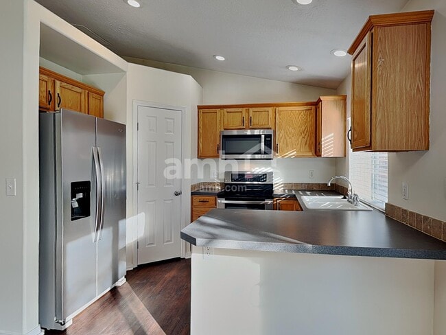 Building Photo - 3237 W Wave Dr