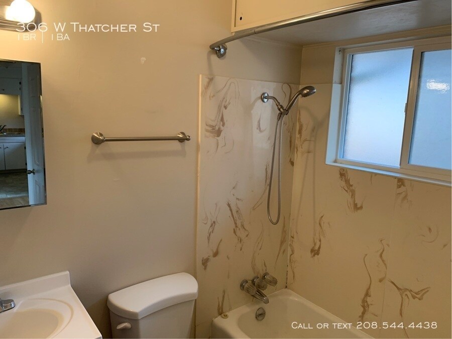 Building Photo - 306 W Thatcher St