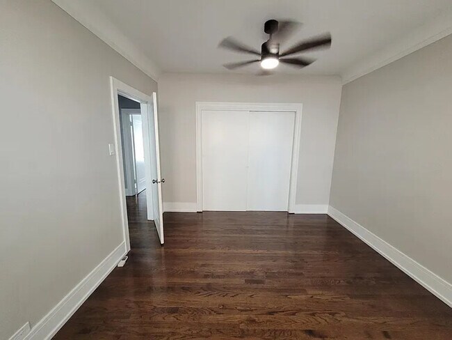 Foto del edificio - 730 Hinman Ave