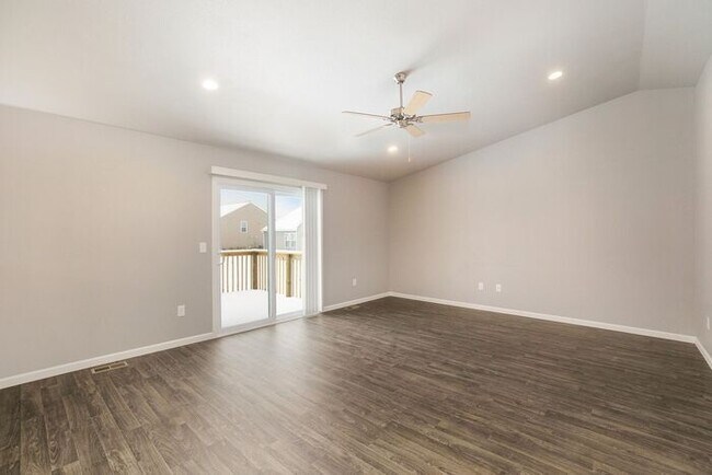 Foto del edificio - 8208 W Sturtevant Ave